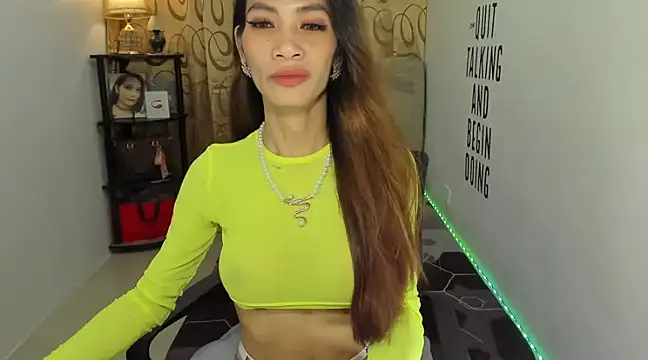 Trixie Mattel21 online show from 12.15.24