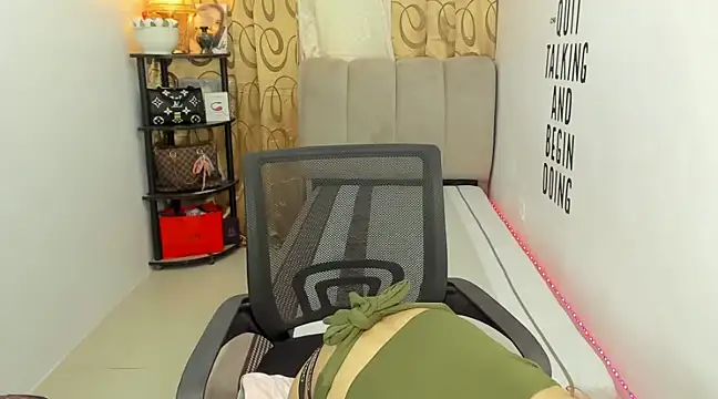 Trixie Mattel21 online show from 01.03.25