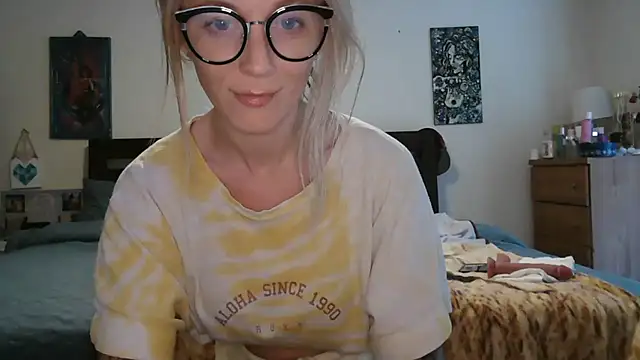 Snapshot of Heyitsmee33 chatting on 07.08.26 Heyitsmee33 online show from 07.08.26