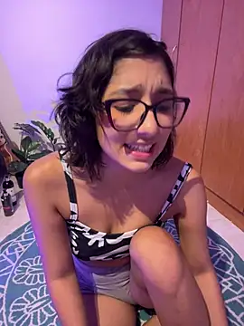 Snapshot of aurora_xoxo chatting on 02.04.25 aurora xoxo online show from 02.04.25