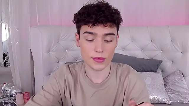 Snapshot of RobbyCharming chatting on 10.06.25 RobbyCharming online show from 10.06.25