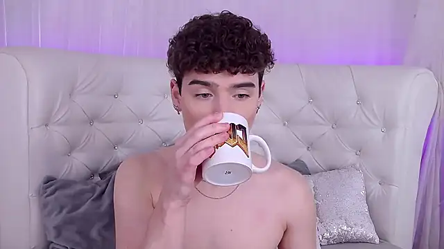 Snapshot of RobbyCharming chatting on 11.22.25 RobbyCharming online show from 11.22.25