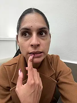 charlotte stevenss  online show from 03.11.25