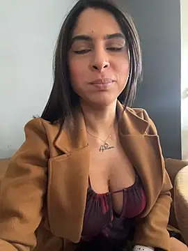 charlotte stevenss  online show from 10.04.25