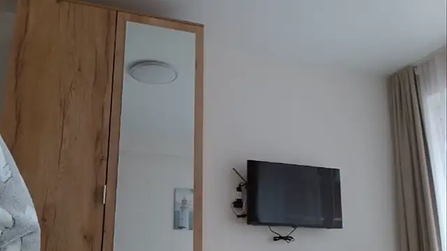 Snapshot of Popppka chatting on 02.15.25 Popppka online show from 02.15.25