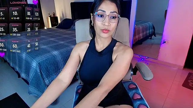 Snapshot of Megan_Chat chatting on 11.10.25 Megan Chat online show from 11.10.25