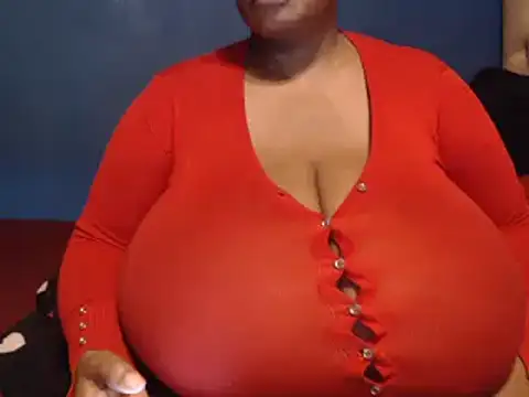 Snapshot of CUTEFIRMMELONSS chatting on 02.19.25 CUTEFIRMMELONSS online show from 02.19.25