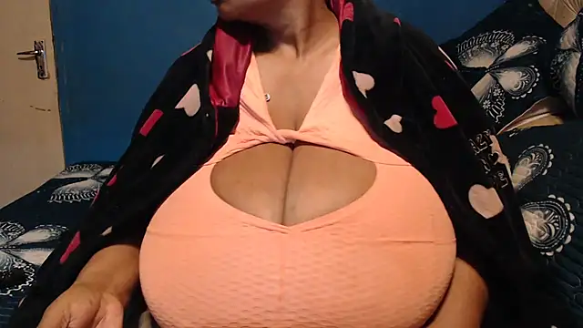 Snapshot of CUTEFIRMMELONSS chatting on 09.18.25 CUTEFIRMMELONSS online show from 09.18.25