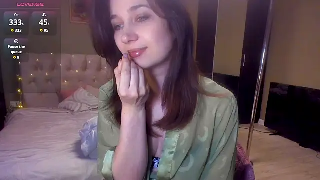 Snapshot of Carina_E chatting on 02.13.26 Carina E online show from 02.13.26