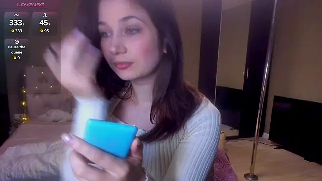 Snapshot of Carina_E chatting on 02.14.26 Carina E online show from 02.14.26