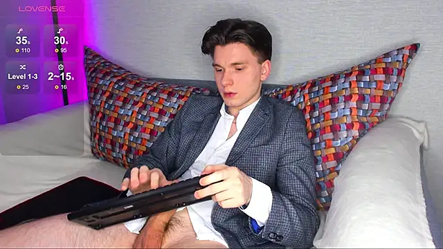 Snapshot of maxboy4 chatting on 02.19.25 maxboy4 online show from 02.19.25