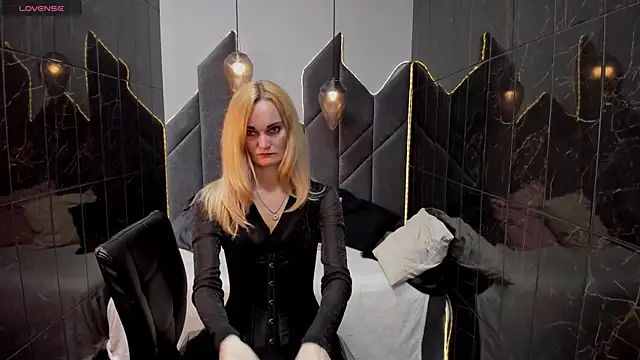 Snapshot of SaraSubtlety chatting on 09.19.25 SaraSubtlety online show from 09.19.25