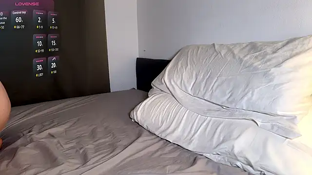 Snapshot of Rob_and_Ethan chatting on 11.25.25 Rob and Ethan online show from 11.25.25