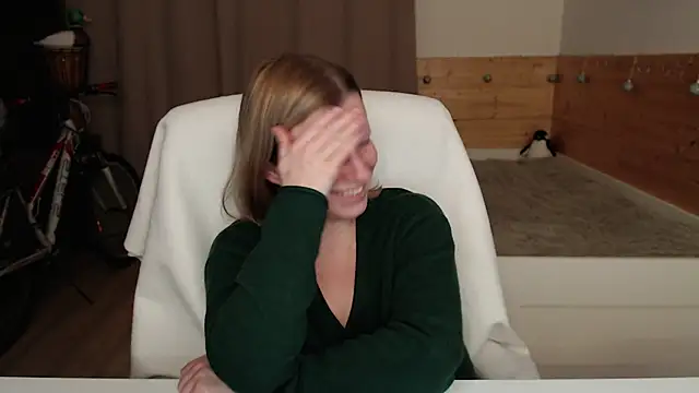 Snapshot of Exponent_5 chatting on 12.02.24 Exponent 5 online show from 12.02.24