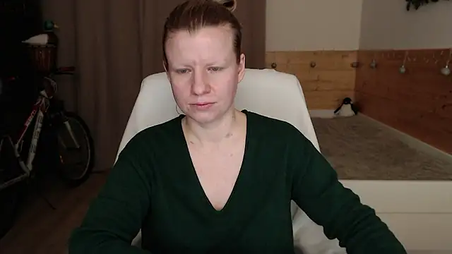 Snapshot of Exponent_5 chatting on 12.03.24 Exponent 5 online show from 12.03.24