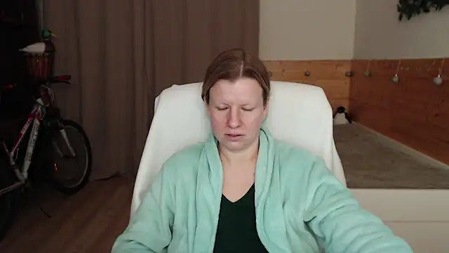 Snapshot of Exponent_5 chatting on 12.03.24 Exponent 5 online show from 12.03.24