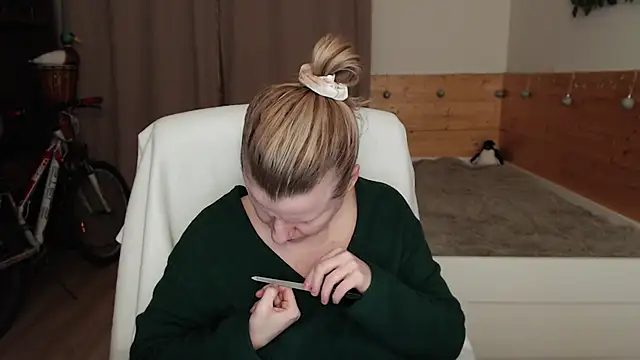 Snapshot of Exponent_5 chatting on 12.03.24 Exponent 5 online show from 12.03.24