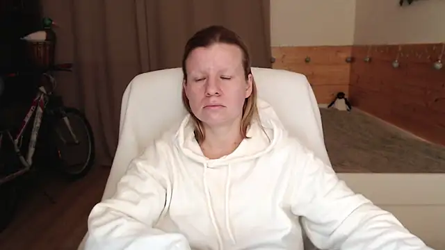 Snapshot of Exponent_5 chatting on 12.04.24 Exponent 5 online show from 12.04.24