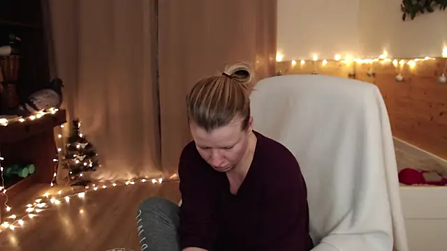 Snapshot of Exponent_5 chatting on 01.01.25 Exponent 5 online show from 01.01.25