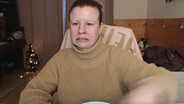 Snapshot of Exponent_5 chatting on 01.11.25 Exponent 5 online show from 01.11.25