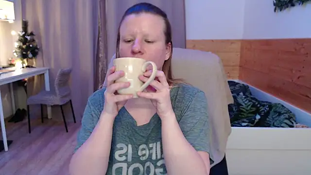 Snapshot of Exponent_5 chatting on 02.06.26 Exponent 5 online show from 02.06.26