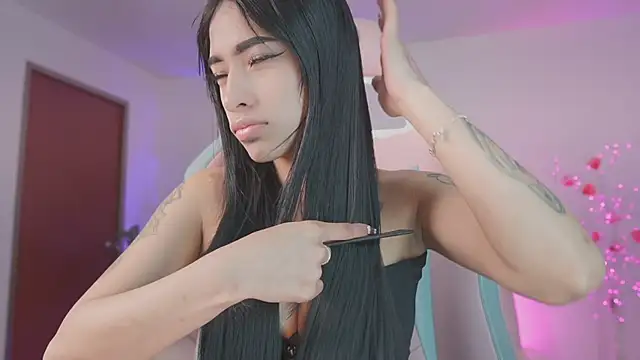 Snapshot of driana_hoffman chatting on 11.05.25 driana hoffman online show from 11.05.25