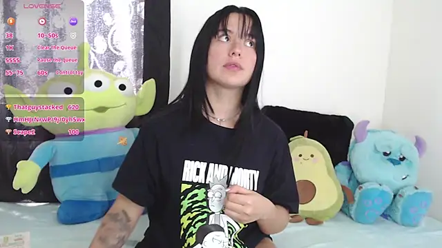 Snapshot of it_l chatting on 01.10.25 it l online show from 01.10.25