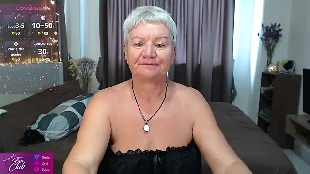 Snapshot of roxana_brooks chatting on 05.14.26 roxana brooks online show from 05.14.26