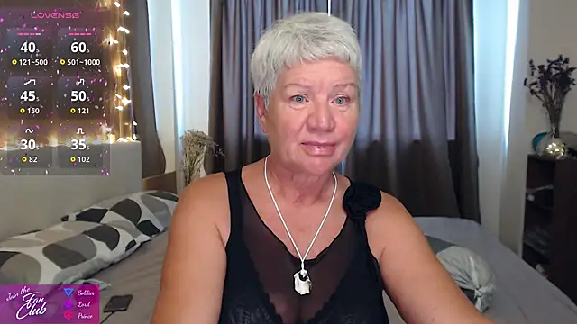 Snapshot of roxana_brooks chatting on 06.06.26 roxana brooks online show from 06.06.26