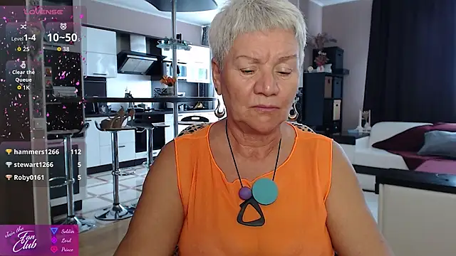 Snapshot of roxana_brooks chatting on 06.18.26 roxana brooks online show from 06.18.26