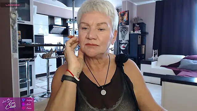 Snapshot of roxana_brooks chatting on 06.20.26 roxana brooks online show from 06.20.26