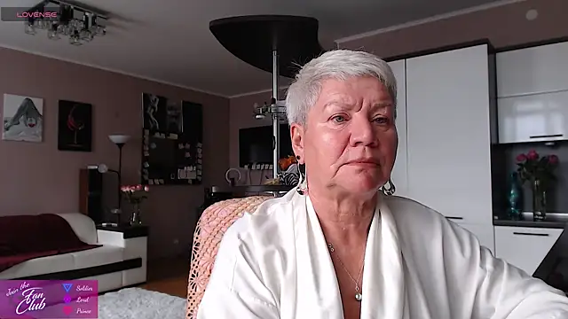 Snapshot of roxana_brooks chatting on 08.04.26 roxana brooks online show from 08.04.26