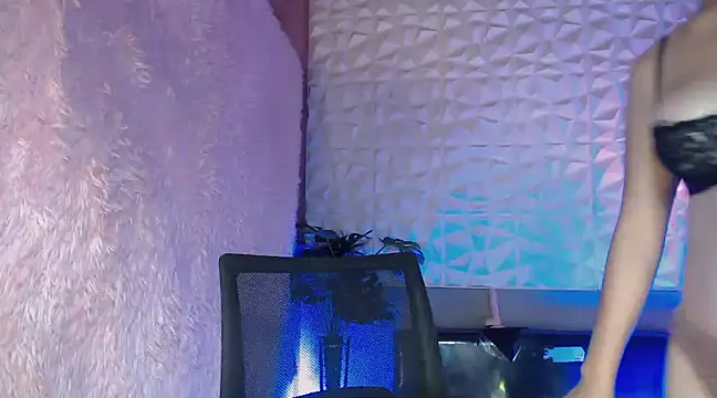 Snapshot of Ladygel20 chatting on 02.04.25 Ladygel20 online show from 02.04.25