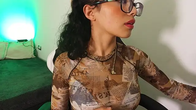 Snapshot of Marcelinee__ chatting on 11.25.25 Marcelinee online show from 11.25.25