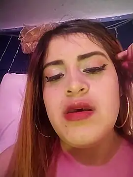 Snapshot of bella_star21 chatting on 10.02.25 bella star21 online show from 10.02.25