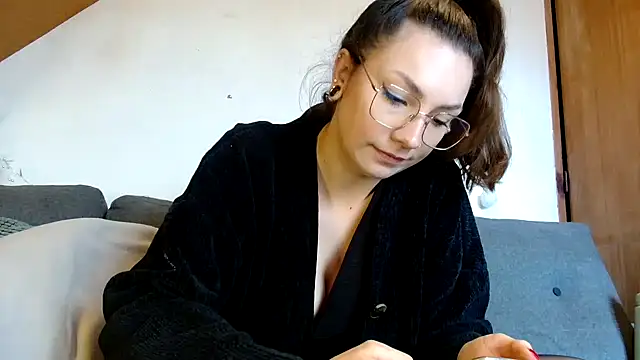 Snapshot of TalullaX chatting on 12.19.24 TalullaX online show from 12.19.24