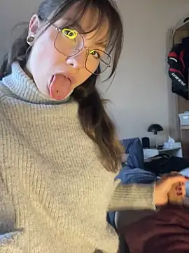 Snapshot of TalullaX chatting on 12.26.24 TalullaX online show from 12.26.24