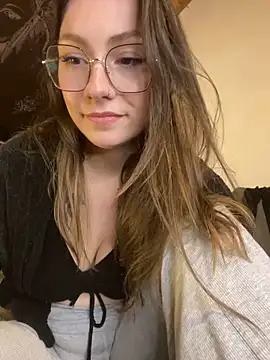 Snapshot of TalullaX chatting on 03.10.25 TalullaX online show from 03.10.25