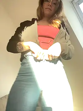 Snapshot of TalullaX chatting on 11.10.25 TalullaX online show from 11.10.25