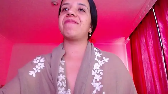 Snapshot of VALERY_MEER chatting on 04.21.26 VALERY MEER online show from 04.21.26