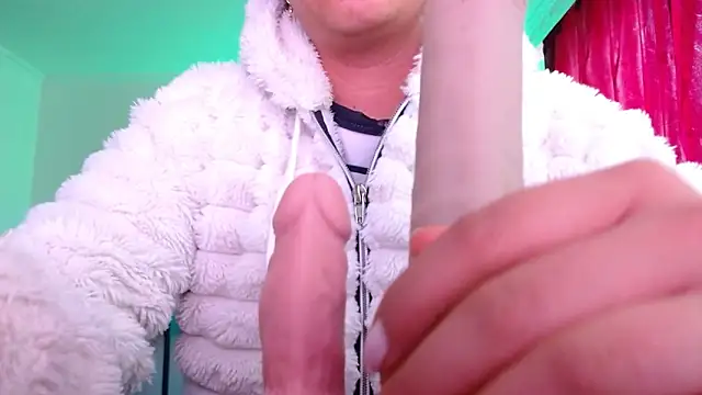 Snapshot of VALERY_MEER chatting on 04.28.26 VALERY MEER online show from 04.28.26