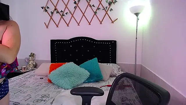 naughty girl 4u online show from 11.13.25