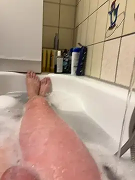 Snapshot of David19932908 chatting on 10.15.25 David19932908 online show from 10.15.25