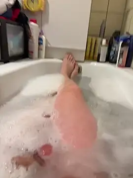 Snapshot of David19932908 chatting on 11.18.25 David19932908 online show from 11.18.25