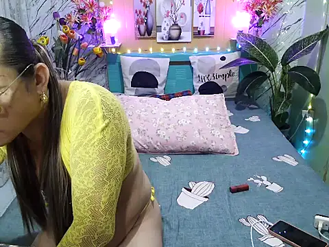 UrAsianPrincessDanie online show from 09.10.25