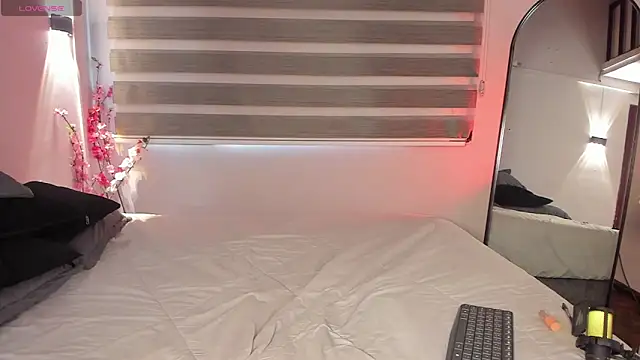 MERIDA TAYLOR online show from 10.06.25