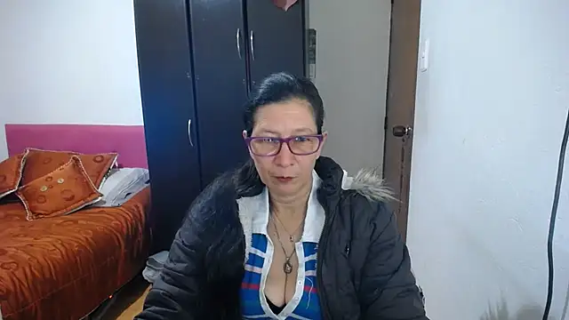 Snapshot of latin49 chatting on 06.25.26 latin49 online show from 06.25.26
