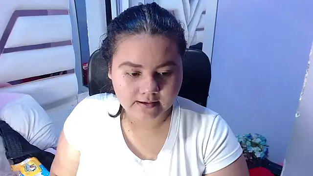 Snapshot of ValenTitis chatting on 11.25.25 ValenTitis online show from 11.25.25