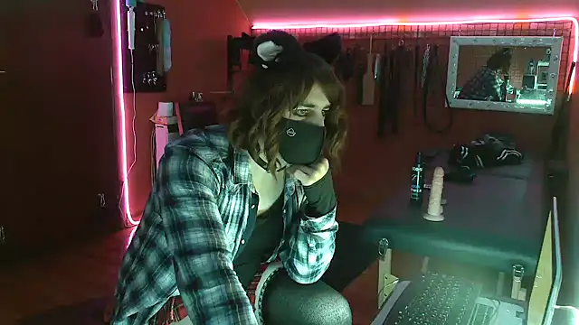 Snapshot of Ginny-the-bdsm-nympho chatting on 03.02.25 Ginny-the-bdsm-nympho online show from 03.02.25