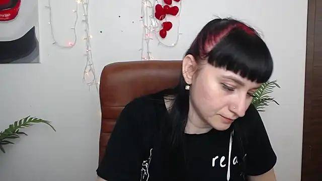Snapshot of NinaFlawlees chatting on 05.18.26 NinaFlawlees online show from 05.18.26